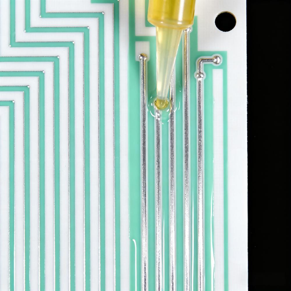 PTFE PCB專用蝕刻液線路加工微觀特寫，±0.008mm線寬精度無(wú)側(cè)蝕