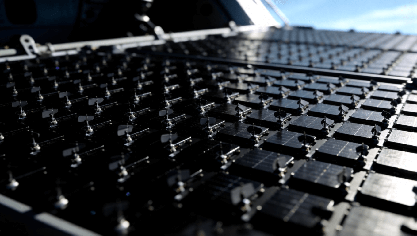 Ka波段相控陣衛(wèi)星通信天線面板特寫